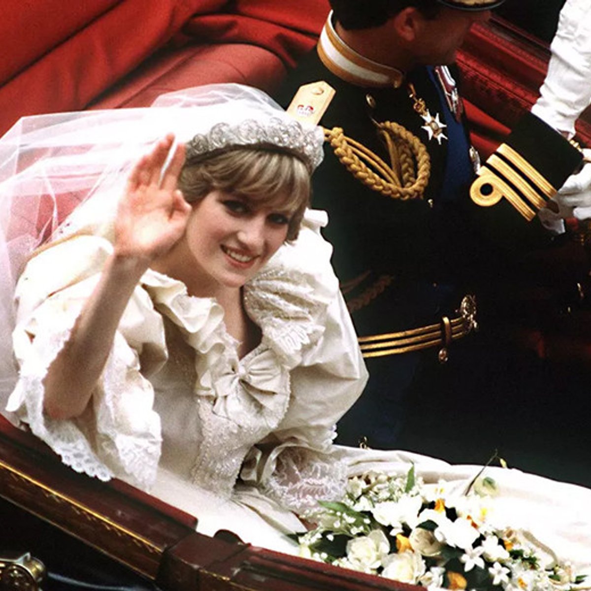 220523-lady-diana-1x1-2.jpg