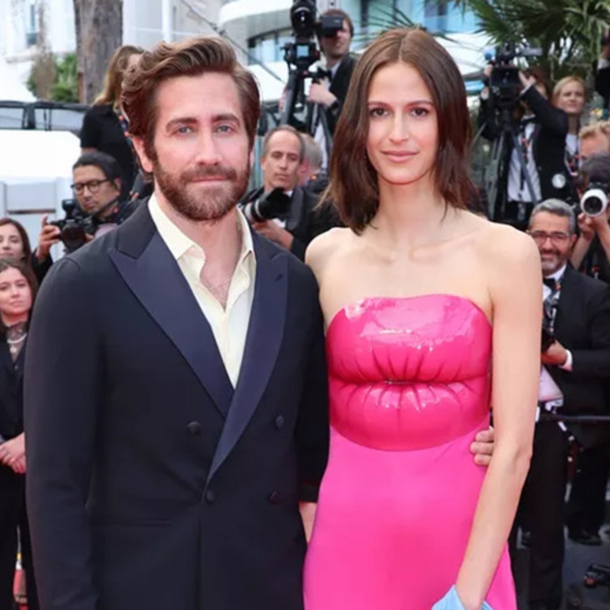 カンヌ大階段で微笑みを誘った唇型のビュスチェドレス。