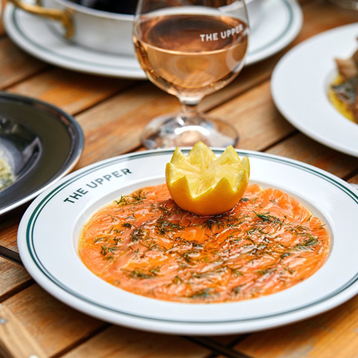 丸の内にまるでパリ！ なブラッスリーが登場。