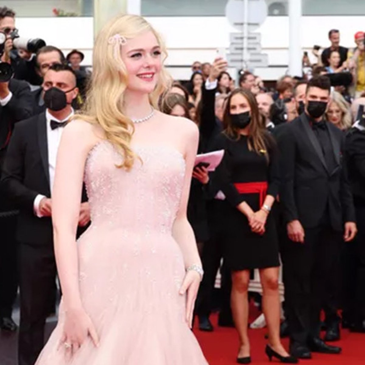 素敵なドレスに姉妹愛……。エル・ファニング、カンヌの思い出を語る。