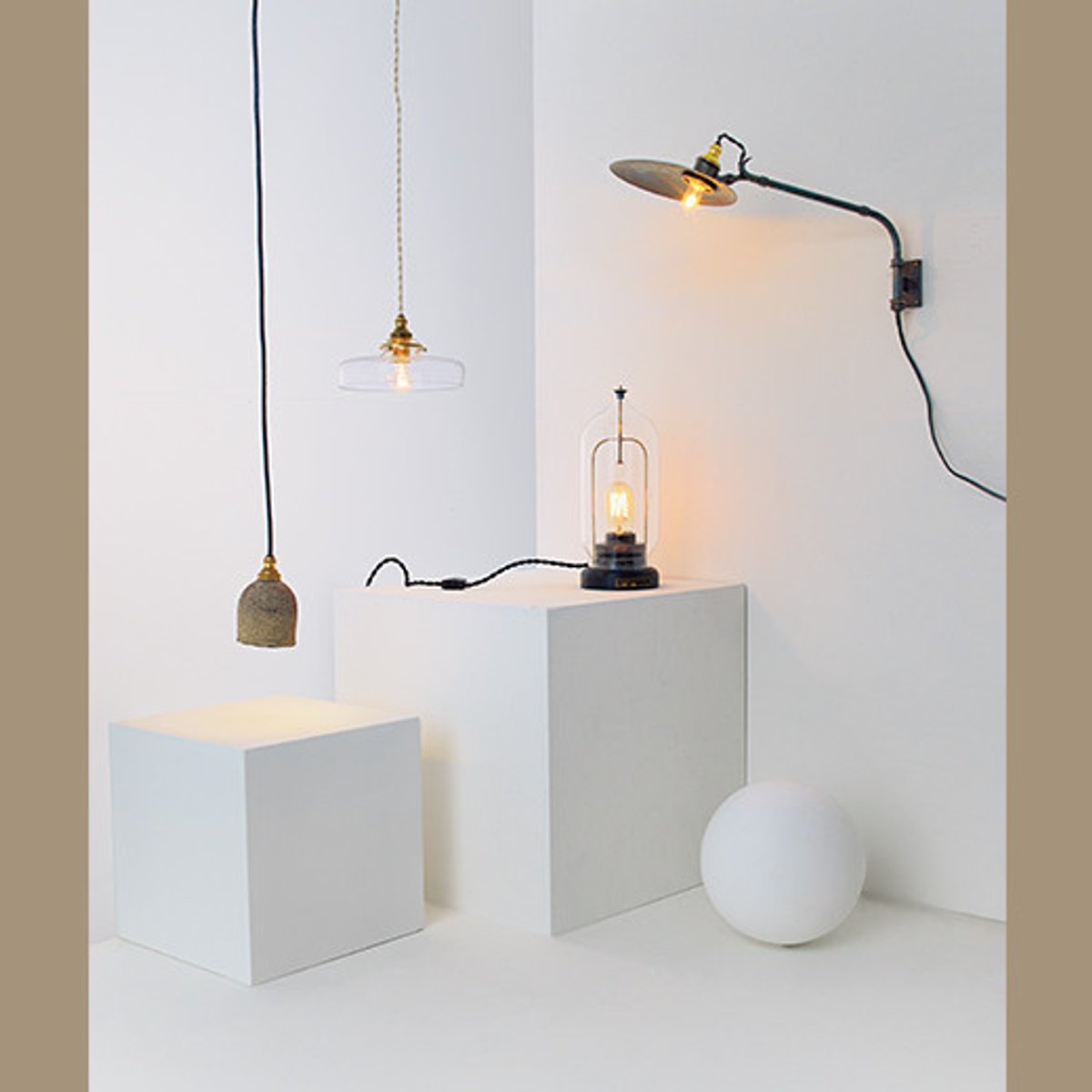 贅沢なくつろぎ時間をつくる、光と布の演出。