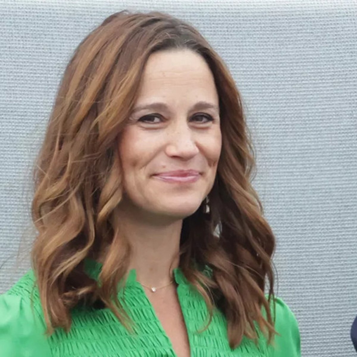 第3子妊娠中のキャサリン妃の妹、グリーンのマタニティドレスで式典に出席！