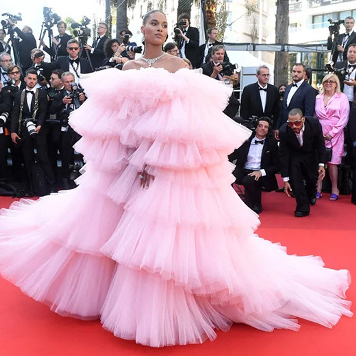 カンヌを魅了したド派手なフリルドレスをおさらい！ | madameFIGARO.jp
