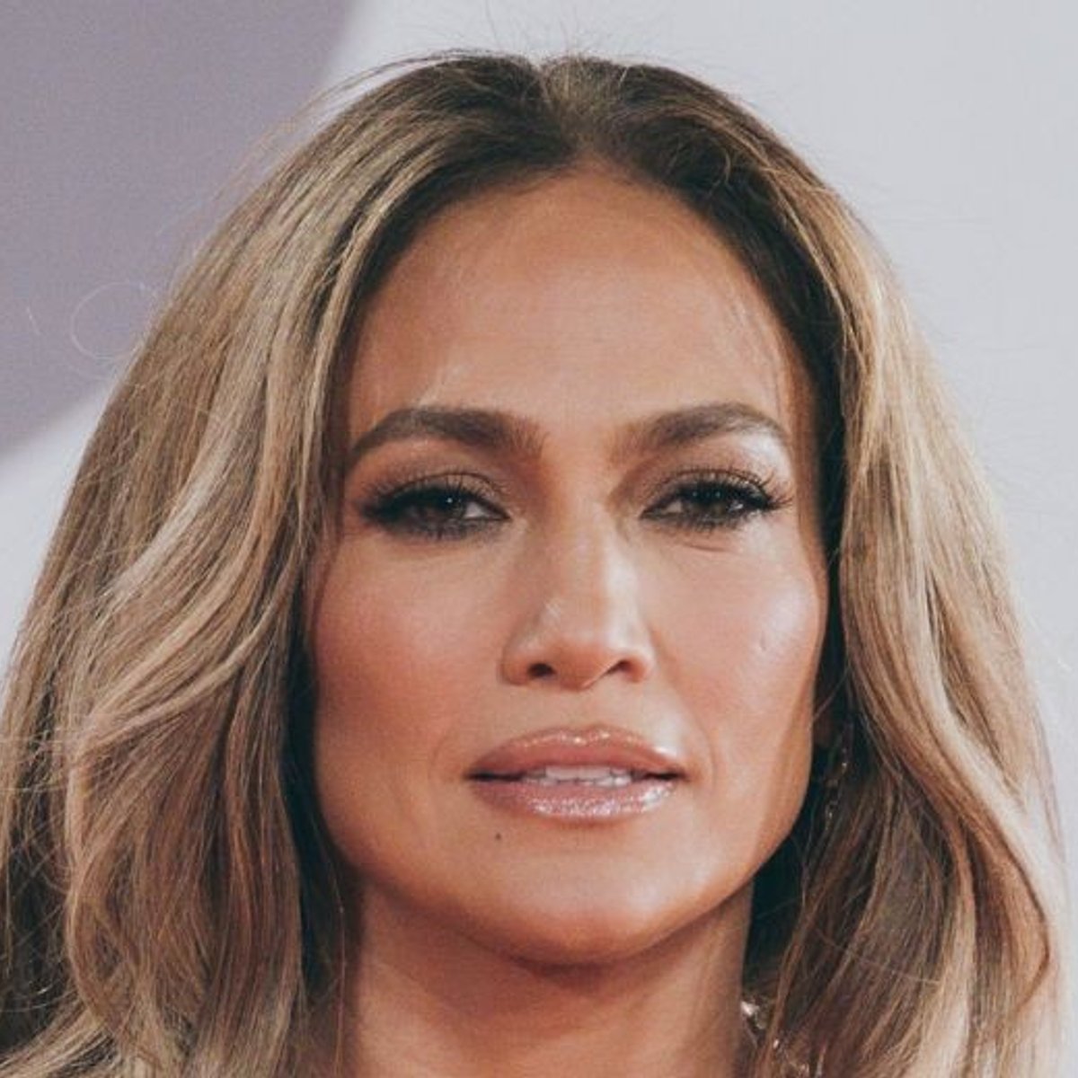 SNSで脱ぎたがるアラフィフセレブたちの心理って？