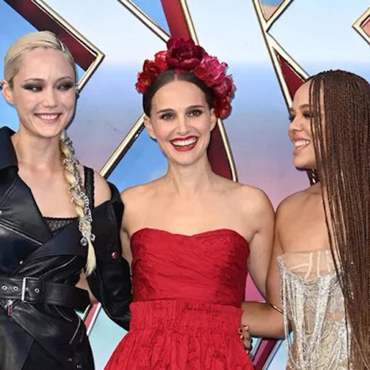 ナタリー・ポートマン、大胆な赤のミニドレス姿を披露
