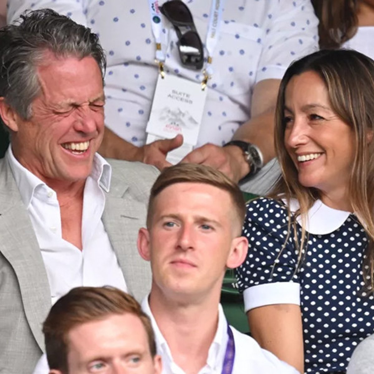 ウィンブルドンで、ヒュー・グラント夫妻が大爆笑。