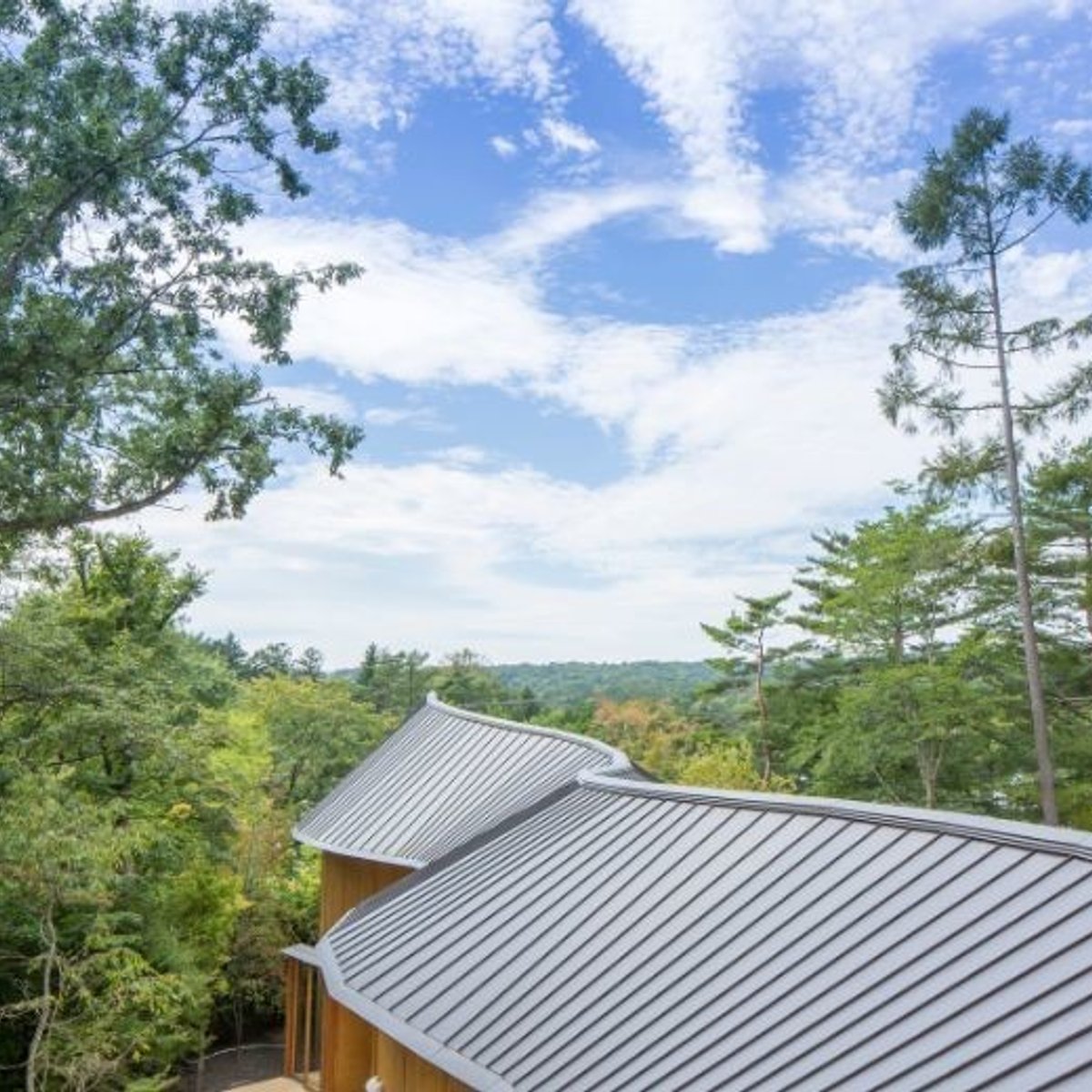 軽井沢の夏、進化する森のホテルで過ごす休暇。