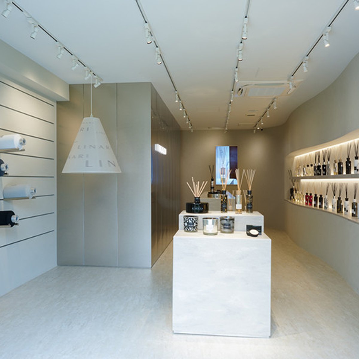 香り・デザイン・音楽が共鳴、リナーリの店舗がオープン。