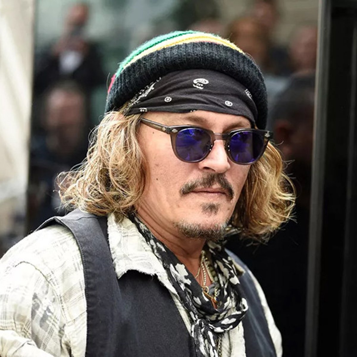 ジョニー・デップ、謎の美女との2ショットが激写される。