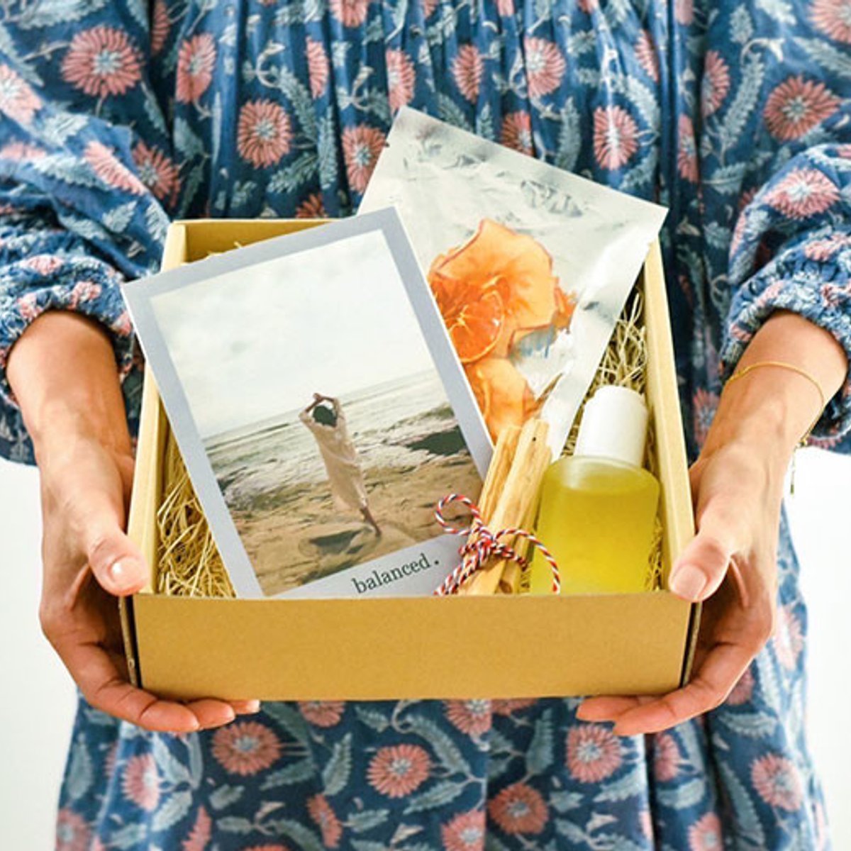 毎月届く、30代からの女性の悩みを解決する定期便。