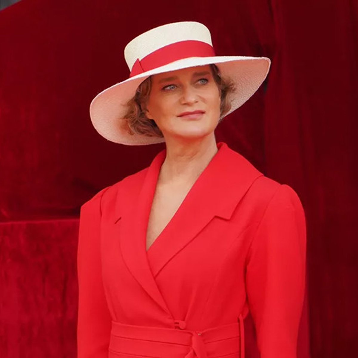 ベルギーのデルフィーヌ王女、ドレスを通じてはなったメッセージとは？