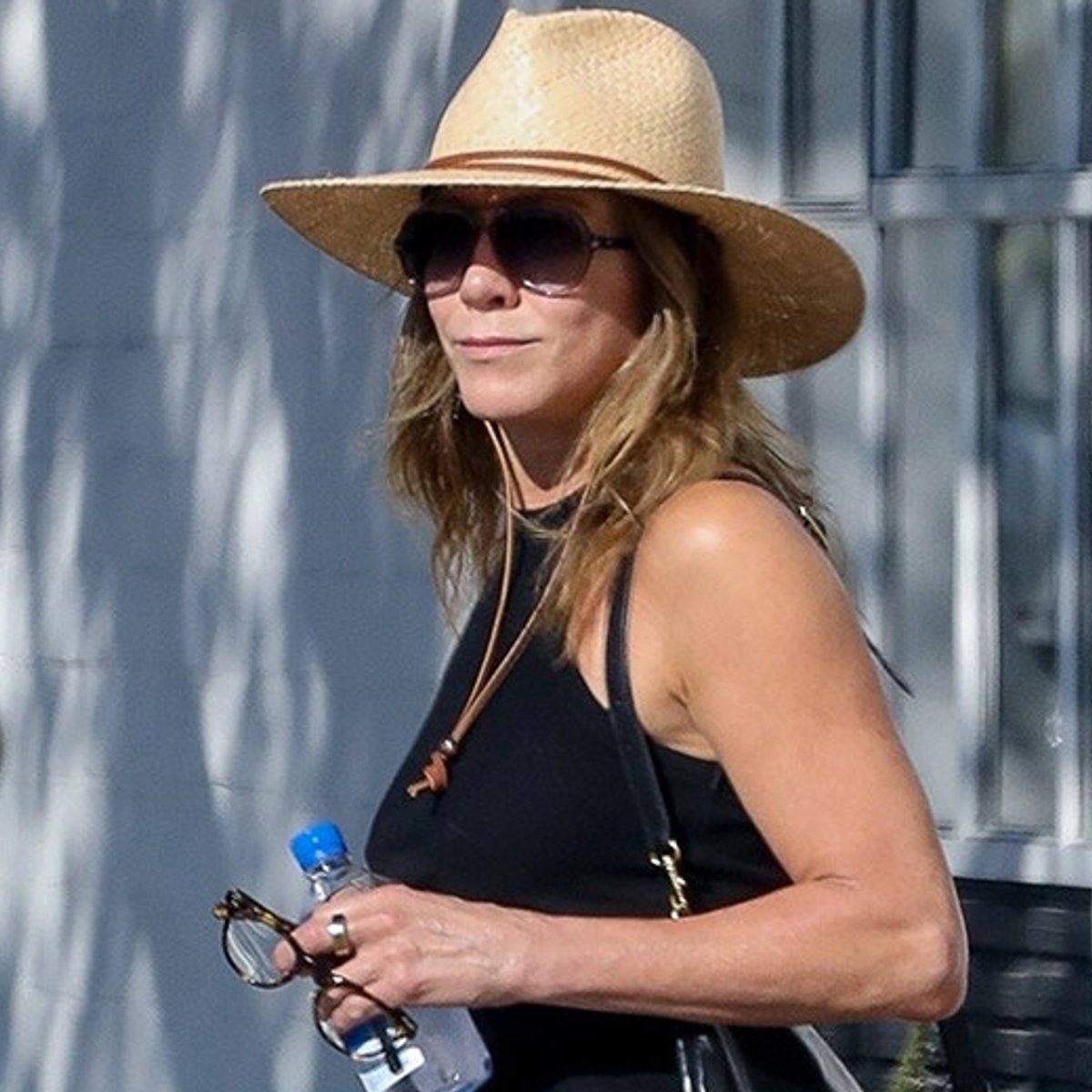 ジェニファー・アニストン、大人可愛いビキニ姿を披露。