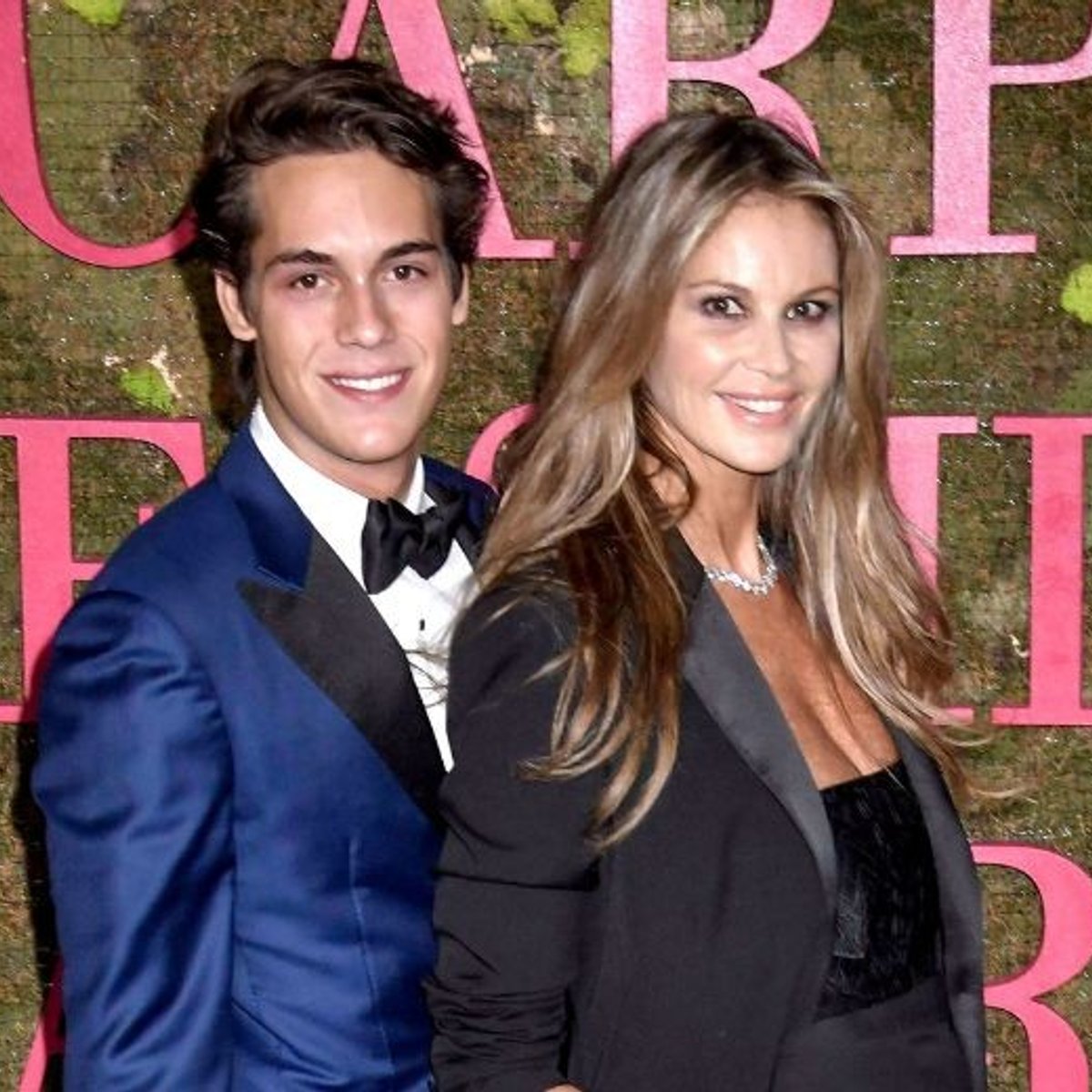 ママそっくり！　美しき遺伝子を継ぐ、元祖スーパーモデルのイケメン息子たち。