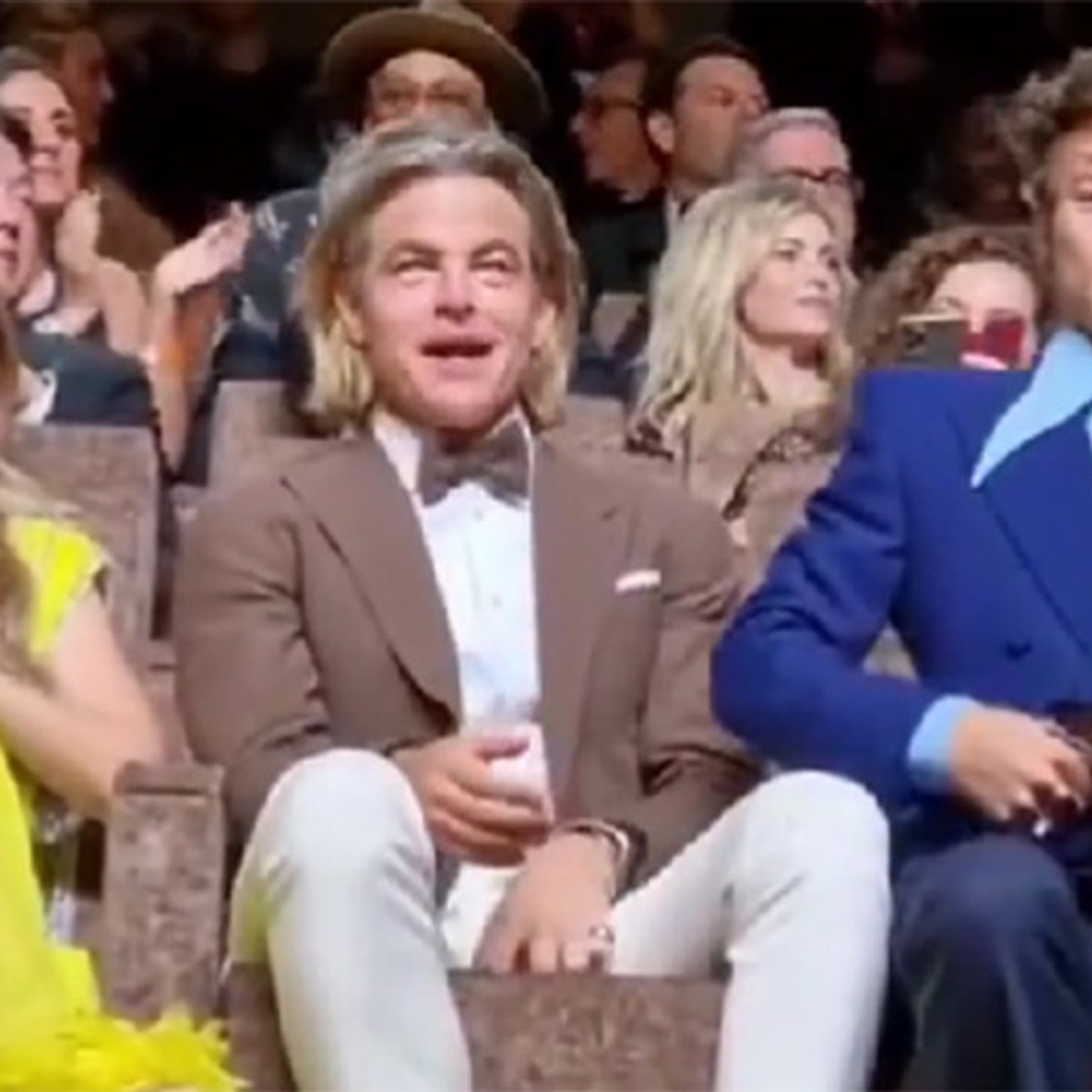 ハリー・スタイルズ、ヴェネツィア映画祭で共演者に唾を吐いた⁉