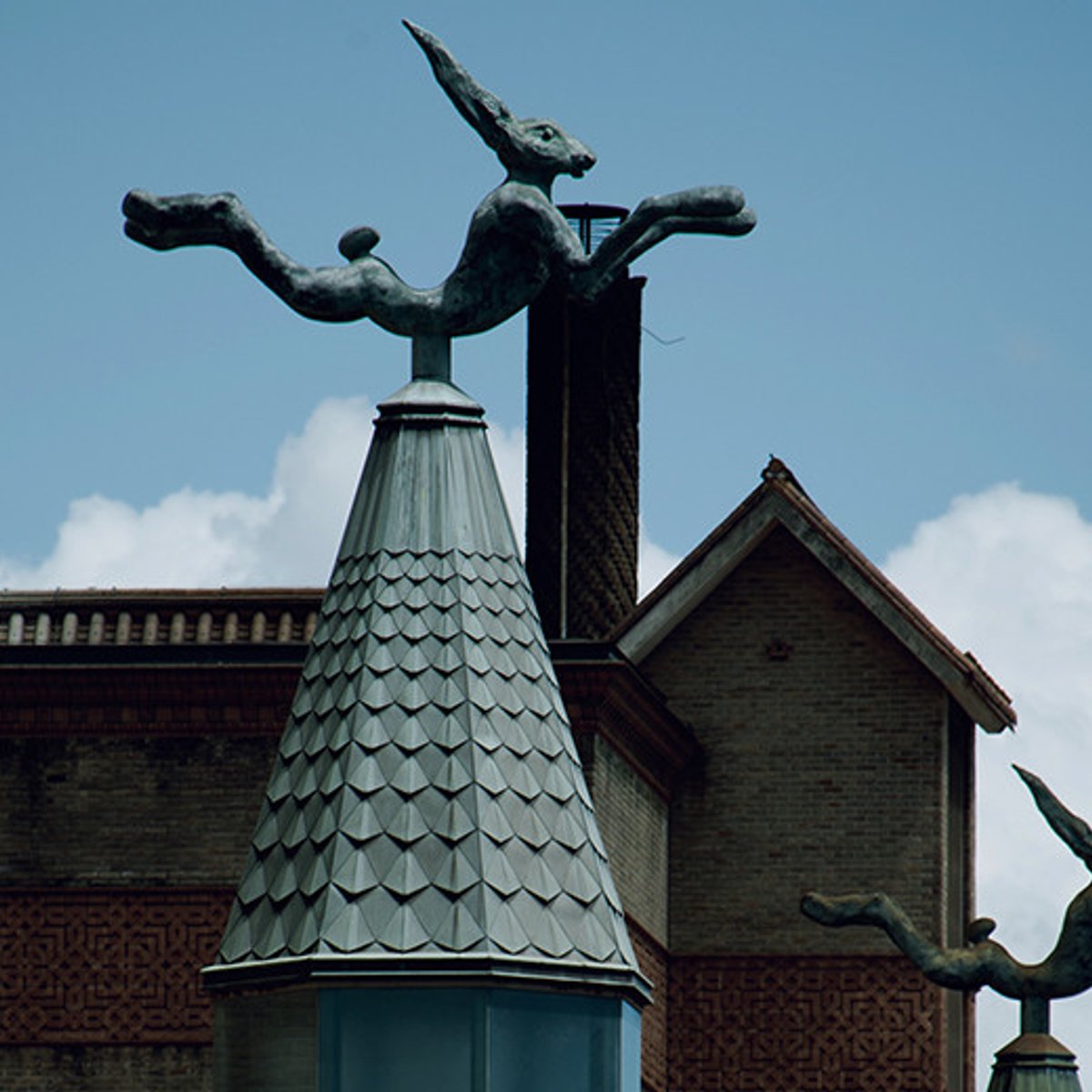 世界的に有名な芸術家たちの作品と対峙できるホテル川久（和歌山県）