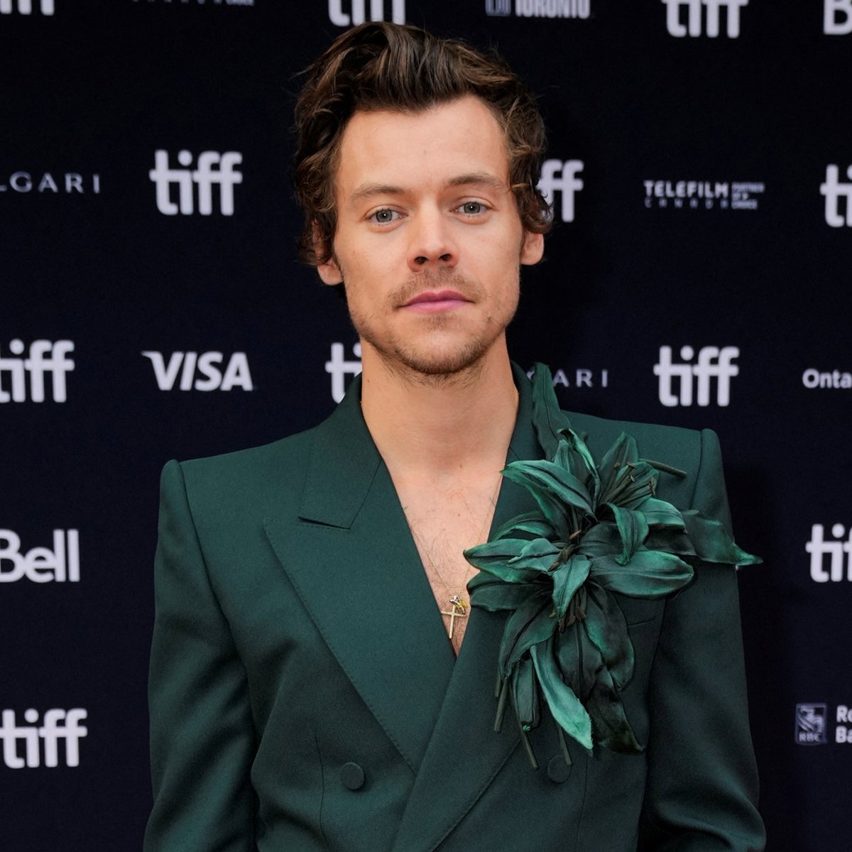 ハリー・スタイルズの70S風メイクアップコレクションが限定発売！