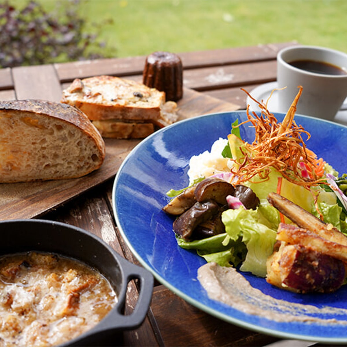 テラスが気持ち良い季節、鎌倉モーニングを楽しむ。