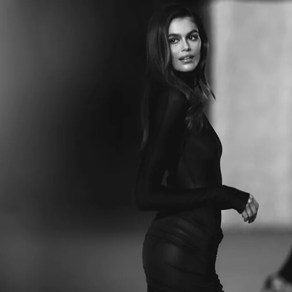 この秋、ハイネック×ボディコンなドレスを着たセレブたちに注目！