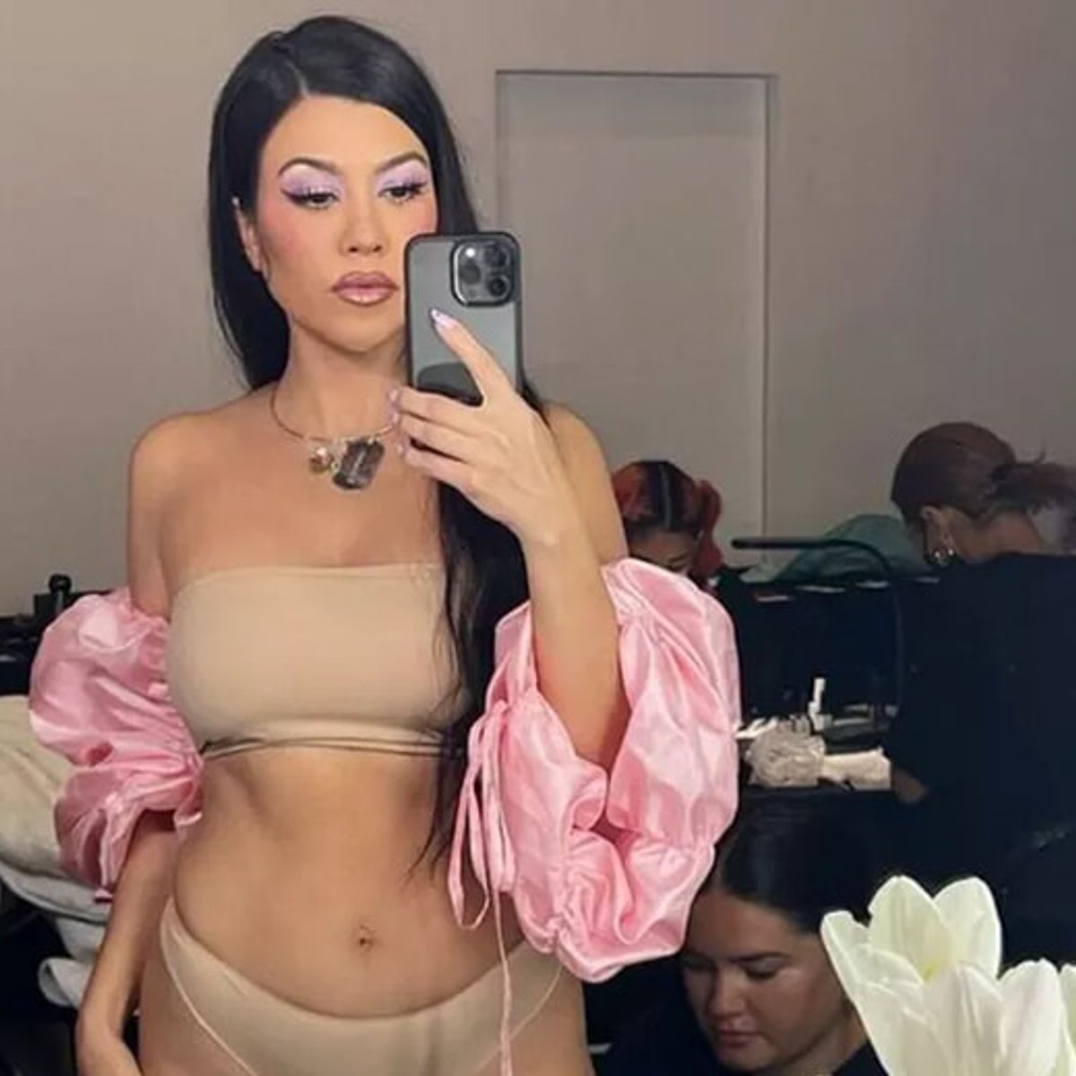 コートニー・カーダシアン、フィルターなしの”リアルボディ”披露に絶賛の声！