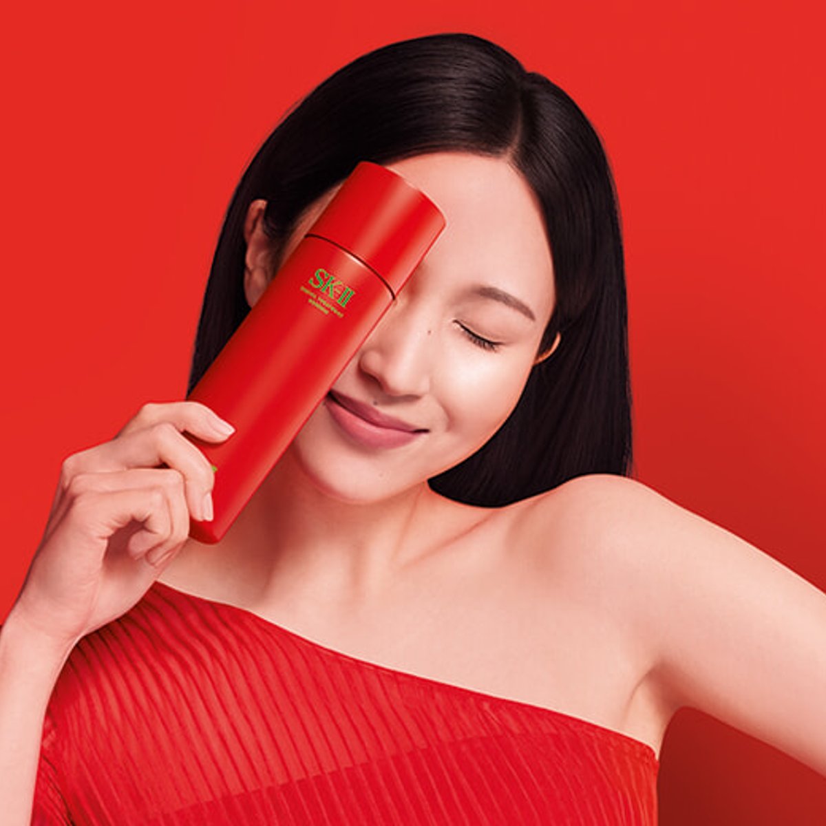 TWICEのミナが登場！ SK-IIのホリデーキットで輝きを。