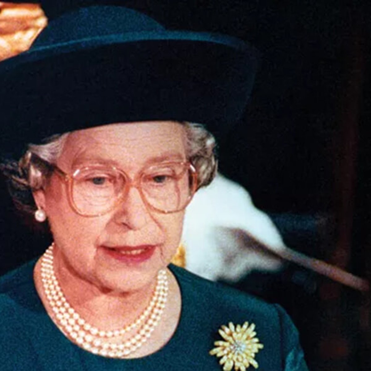 エリザベス女王が「ひどい年だった」と総括した、1992年の王室スキャンダルとは？