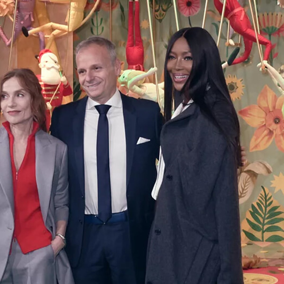 ナオミ・キャンベルとイザベル・ユペール、プランタンのクリスマス除幕式に出席。