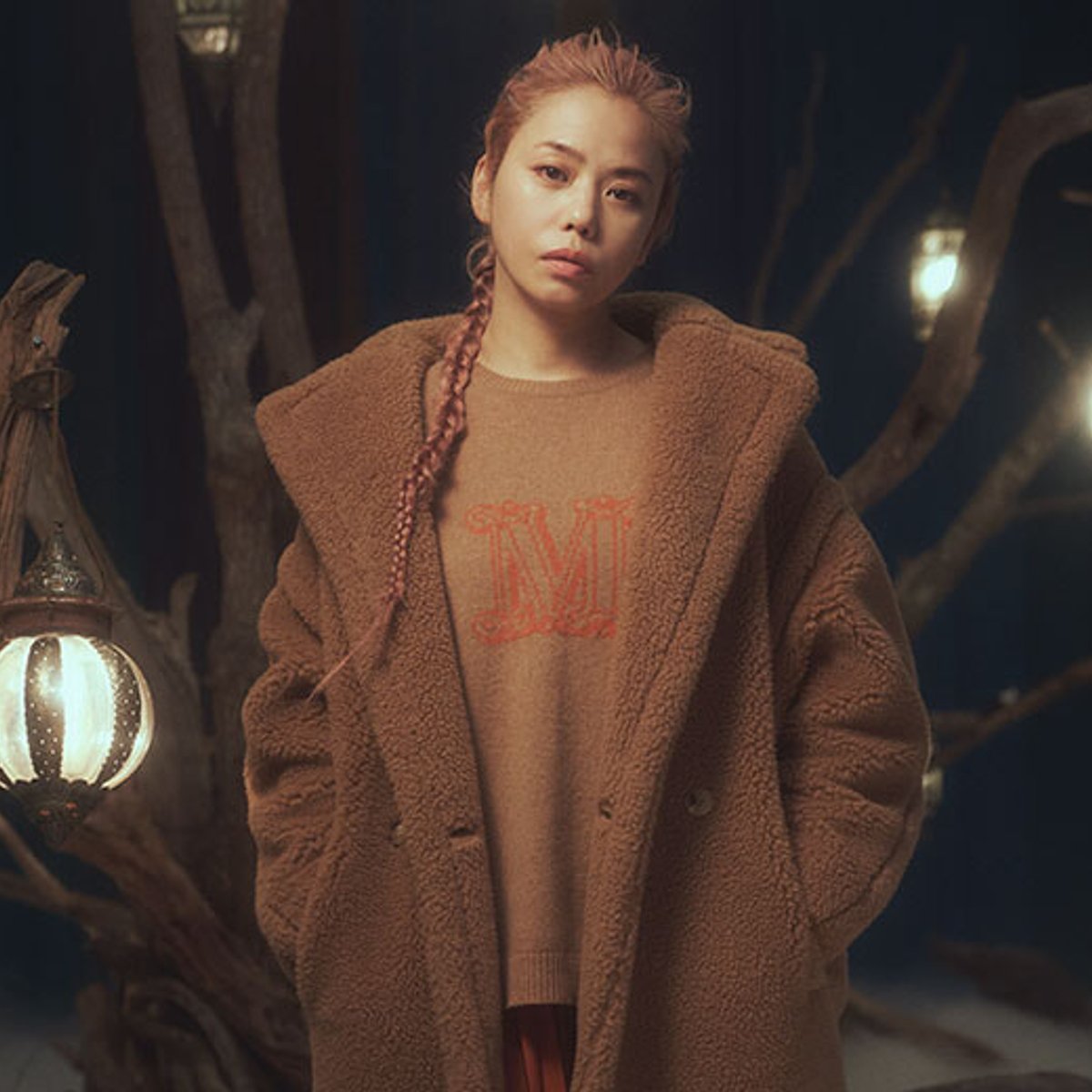 マックスマーラとのコラボで、Charaが新曲のMVを制作。