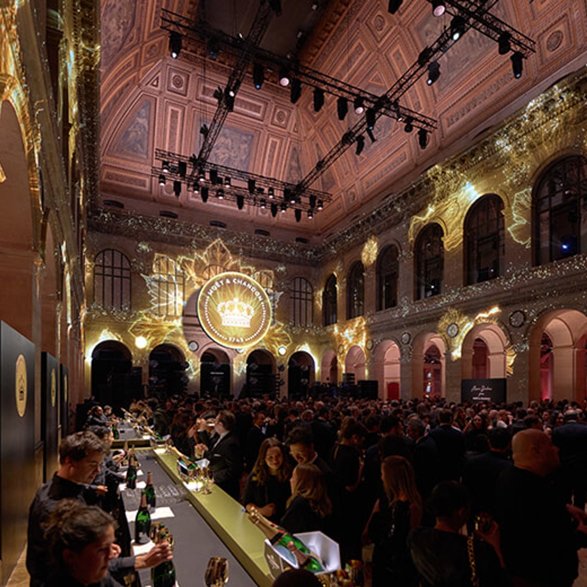 年末のパリをブロンドに彩る、エフェルヴェソンスの魔法。