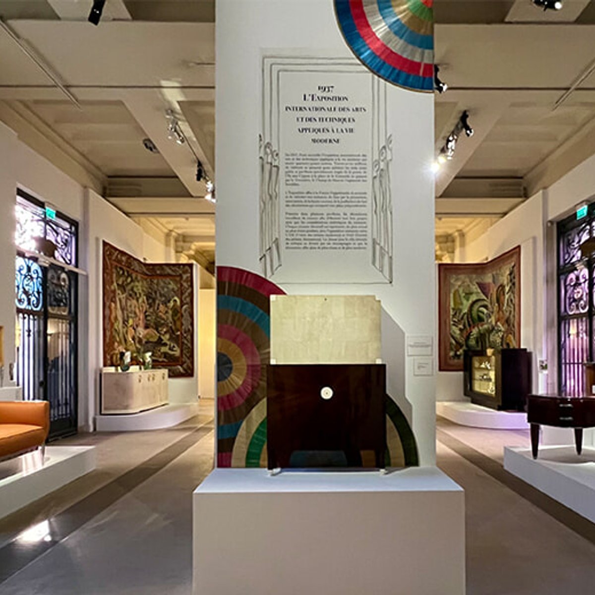 1930～60年代のフレンチシックな装飾芸術と家具展がおもしろい。