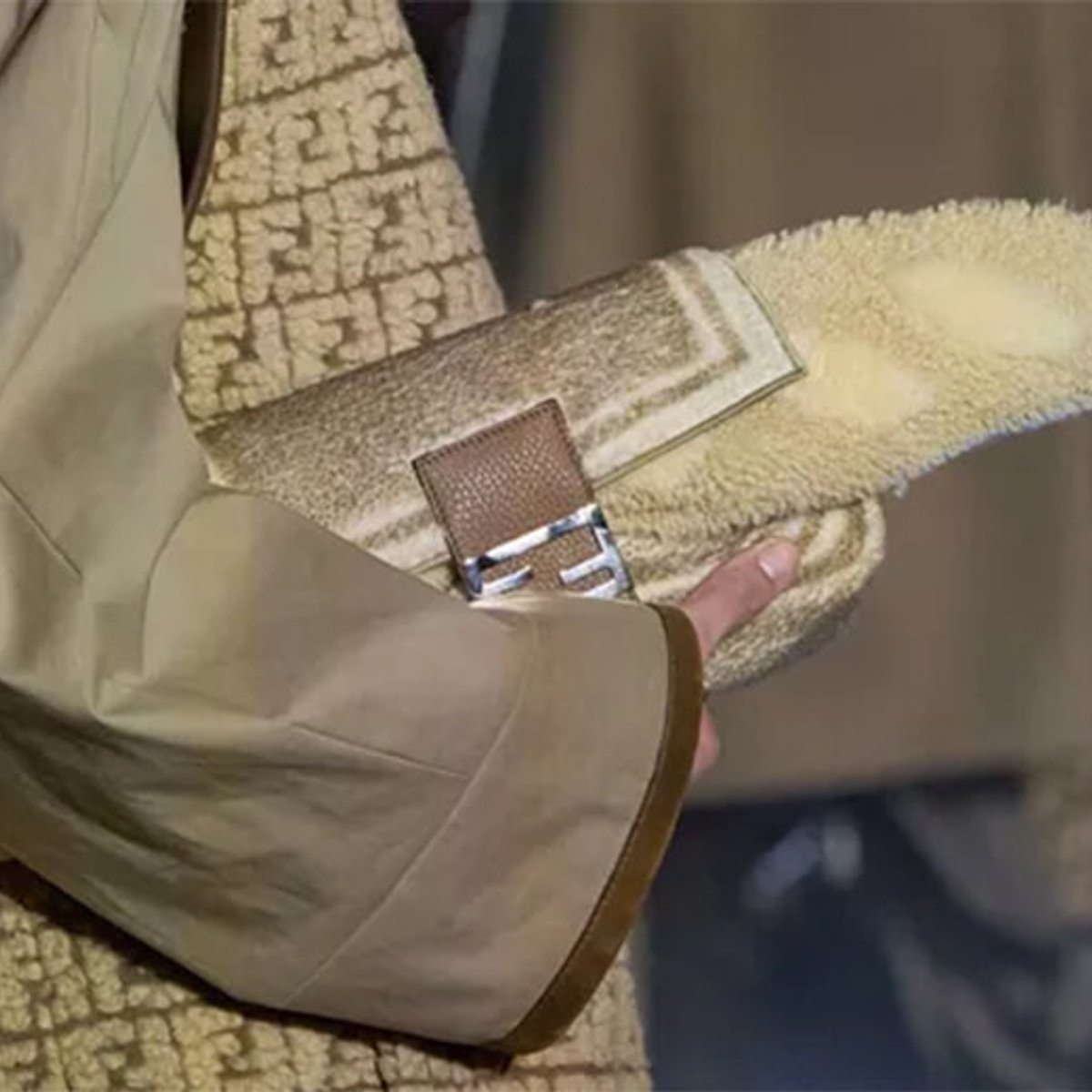 ミラノで開催されたフェンディのメンズショーにバケットが！