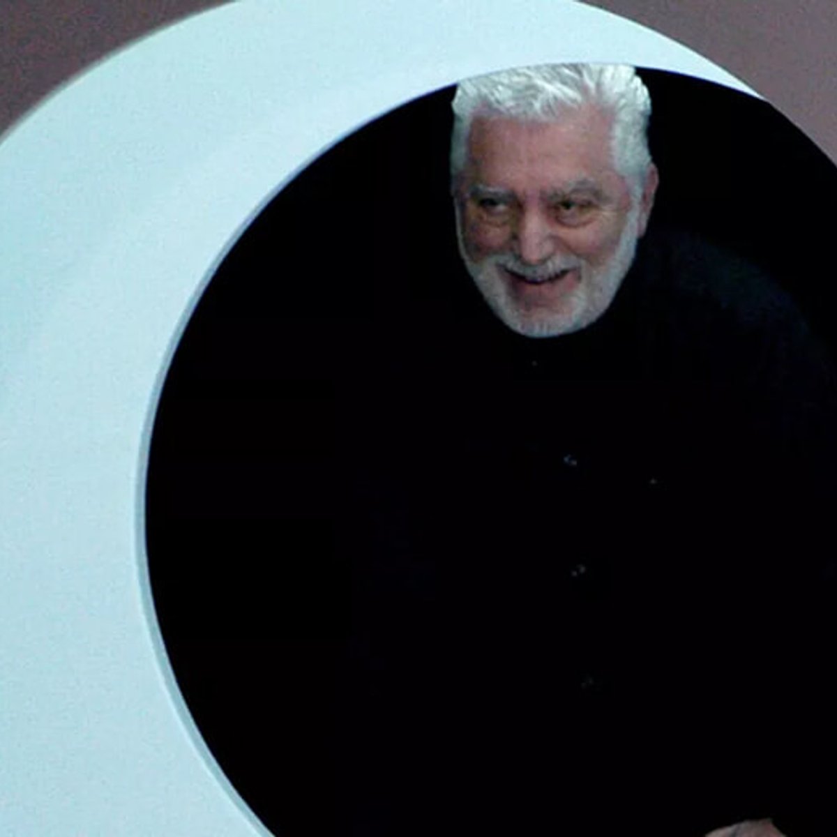 未来的な作品で知られたファッションデザイナー、パコ・ラバンヌが死去。