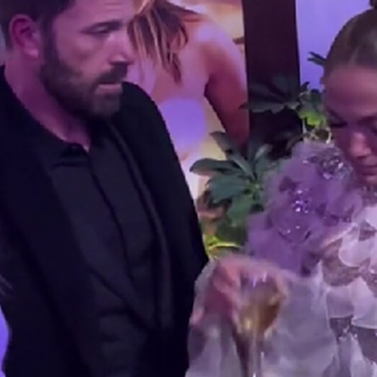 「もっと愛想良くして！」 グラミー賞授賞式でのジェニロペとベン・アフレックの動画がネットで拡散。