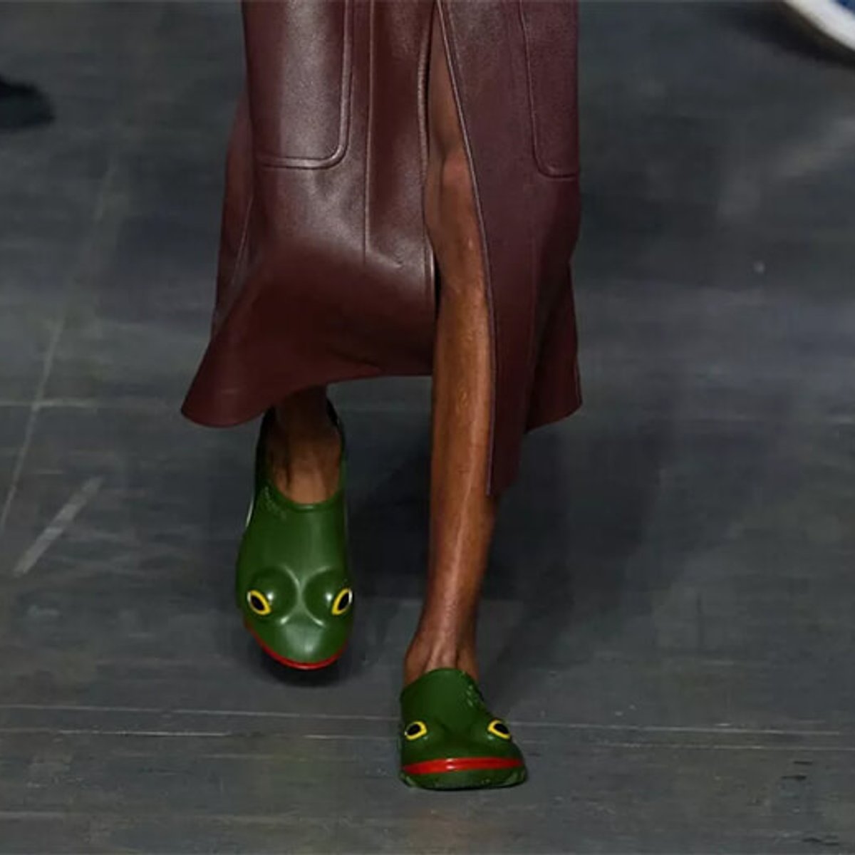 英国王室御用達！？ 大胆な「カエル」アイテムが復活。