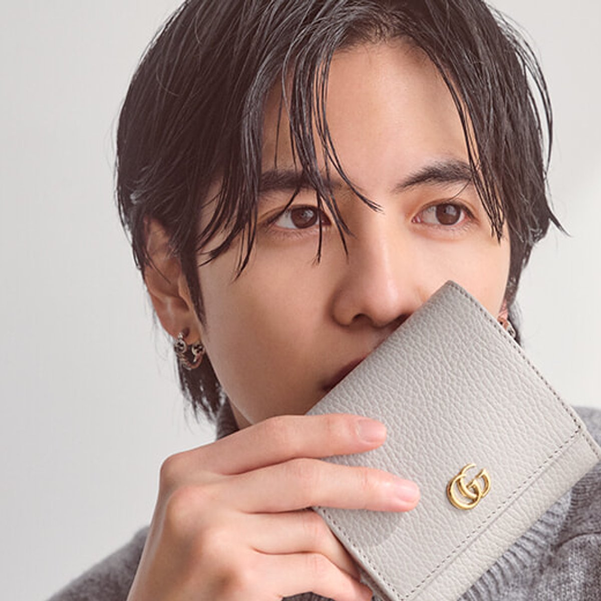 志尊淳とグッチ、幸運のレザーグッズ。