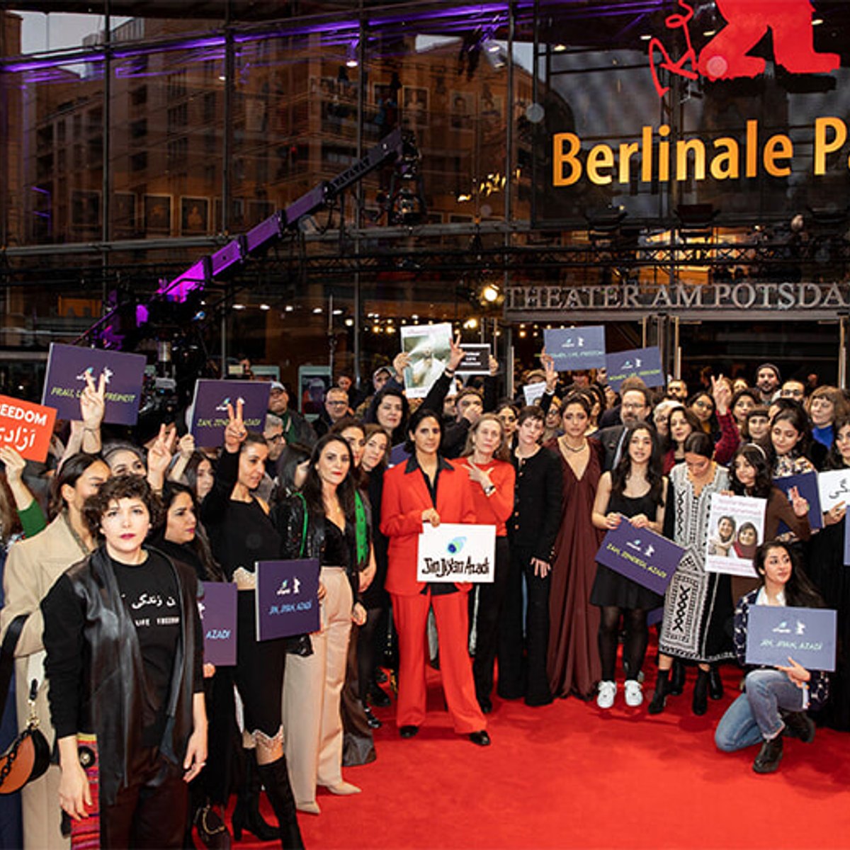 「女性、生命、自由」ベルリン映画祭で呼びかけられたイラン女性への連帯。