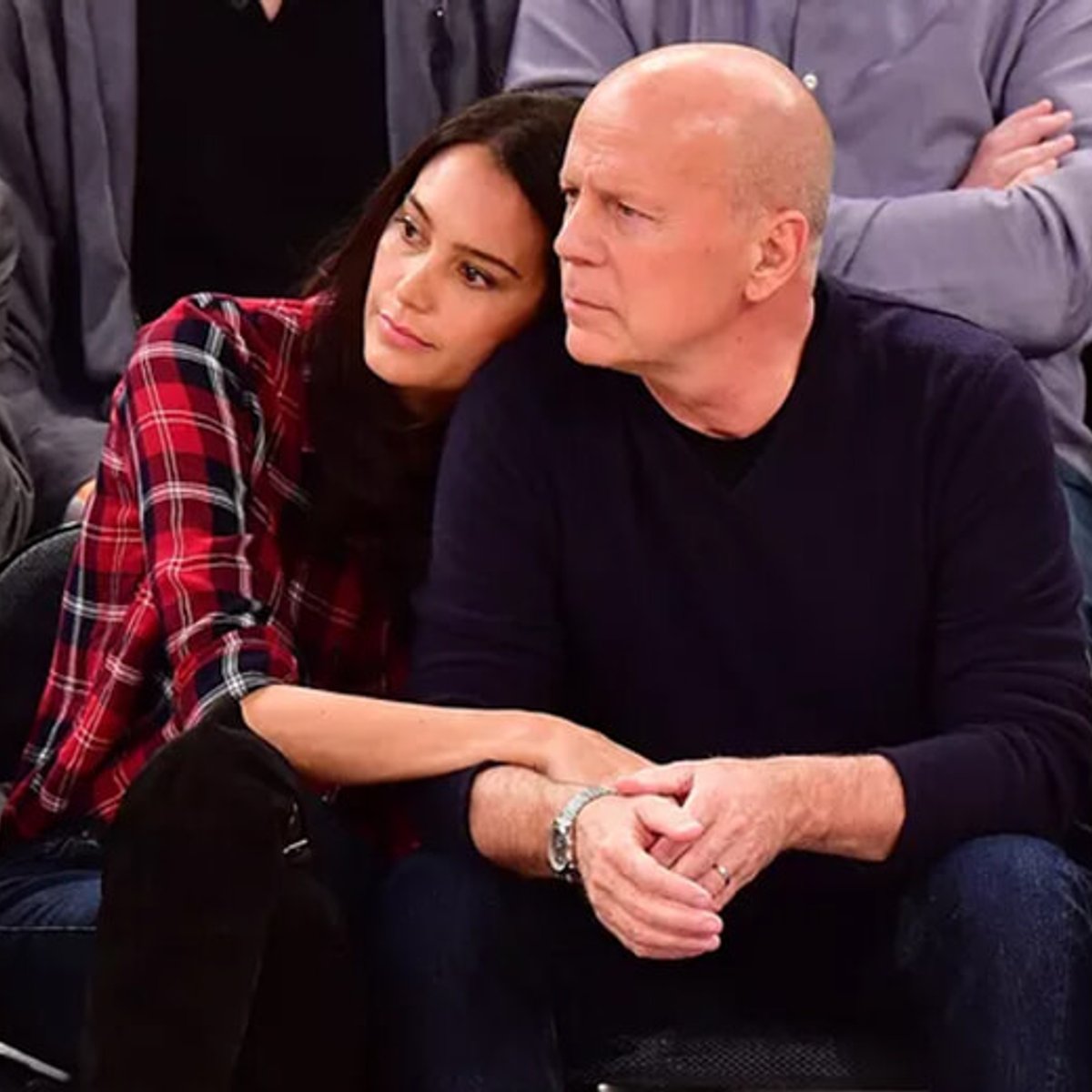 ブルース・ウィリスを14年間支え続けるエマ・ヘミングの軌跡。