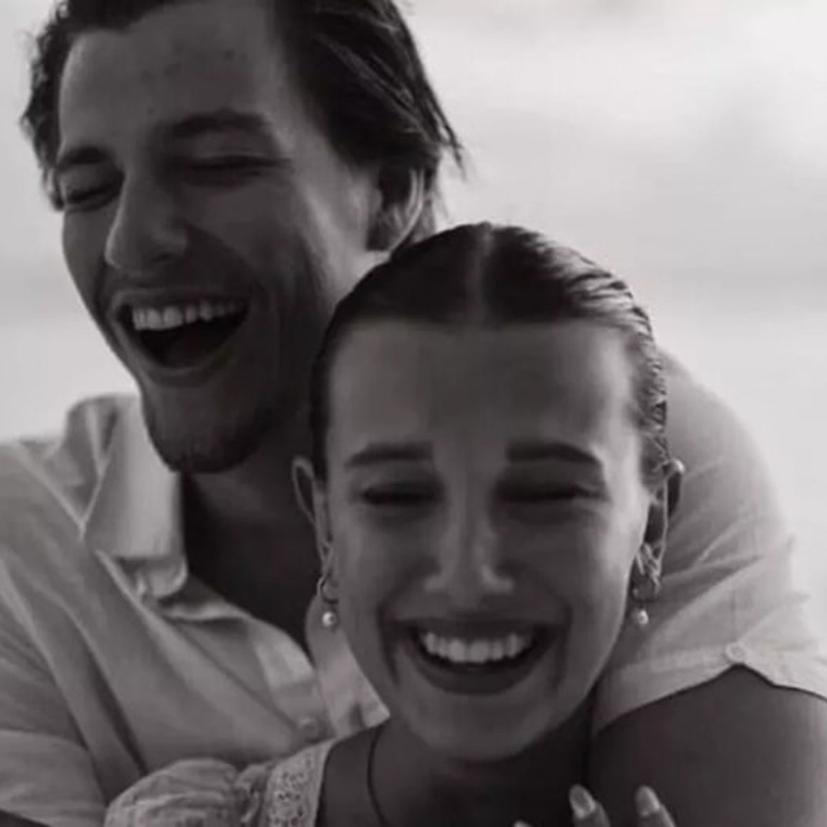 ミリー・ボビー・ブラウン、ジェイク・ボンジョヴィと婚約！