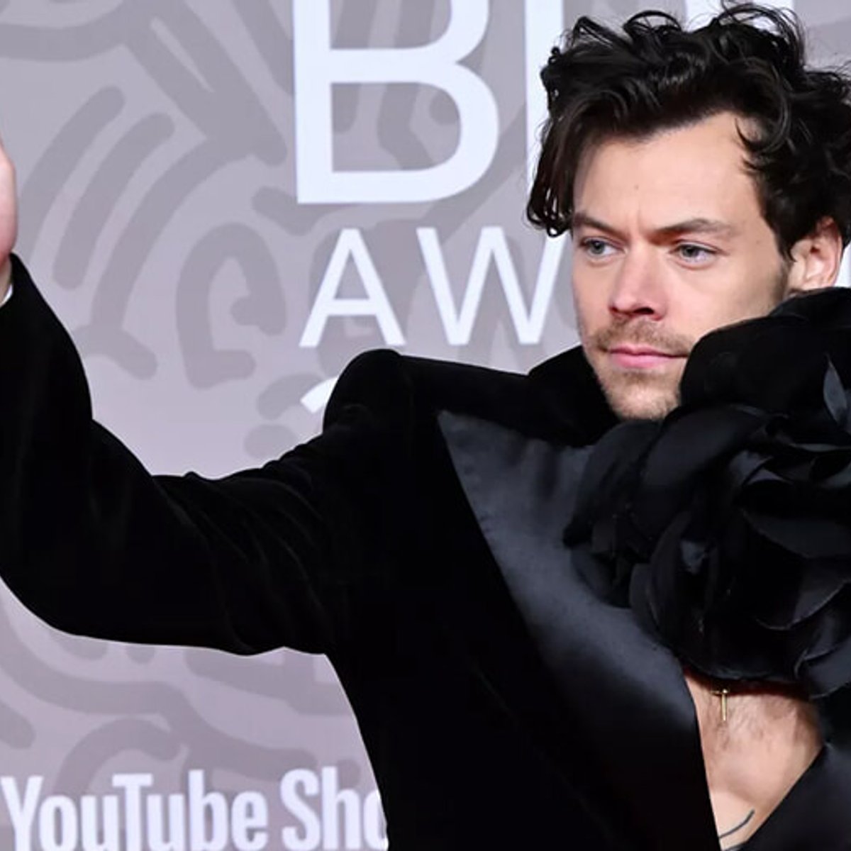 名付けて「マン＝キュア」？ 男性のネイルがトレンド。