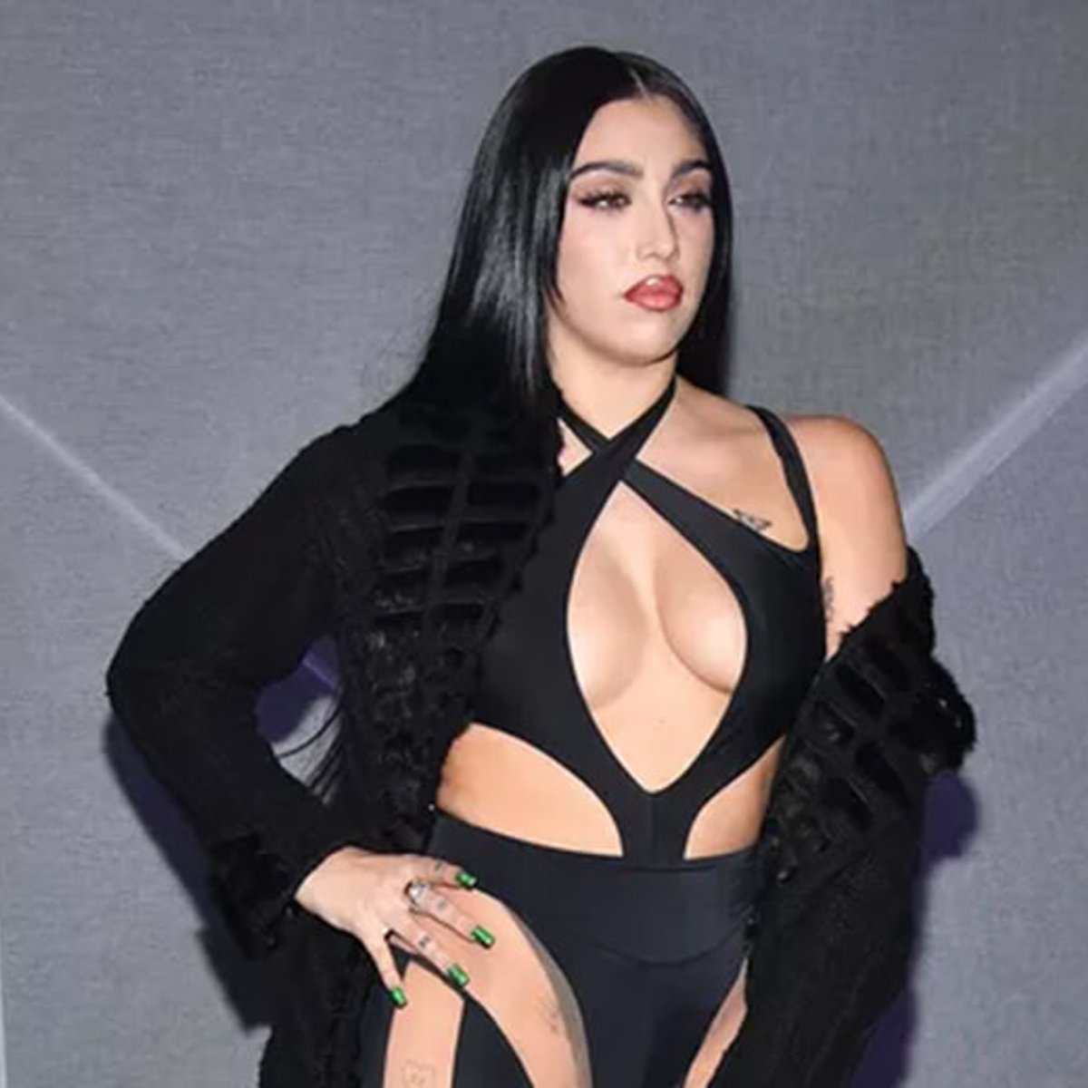 マドンナの娘、ミュグレー＆H&Mコラボのセクシーな姿で登場！