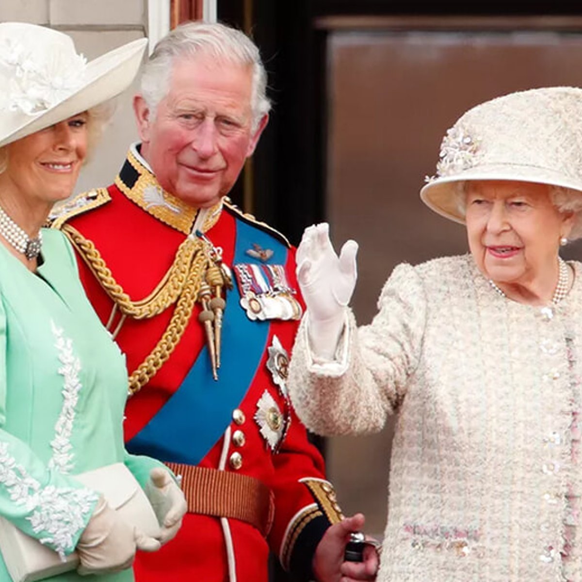 チャールズ国王とカミラ王妃、写真で見る愛と秘密の物語。