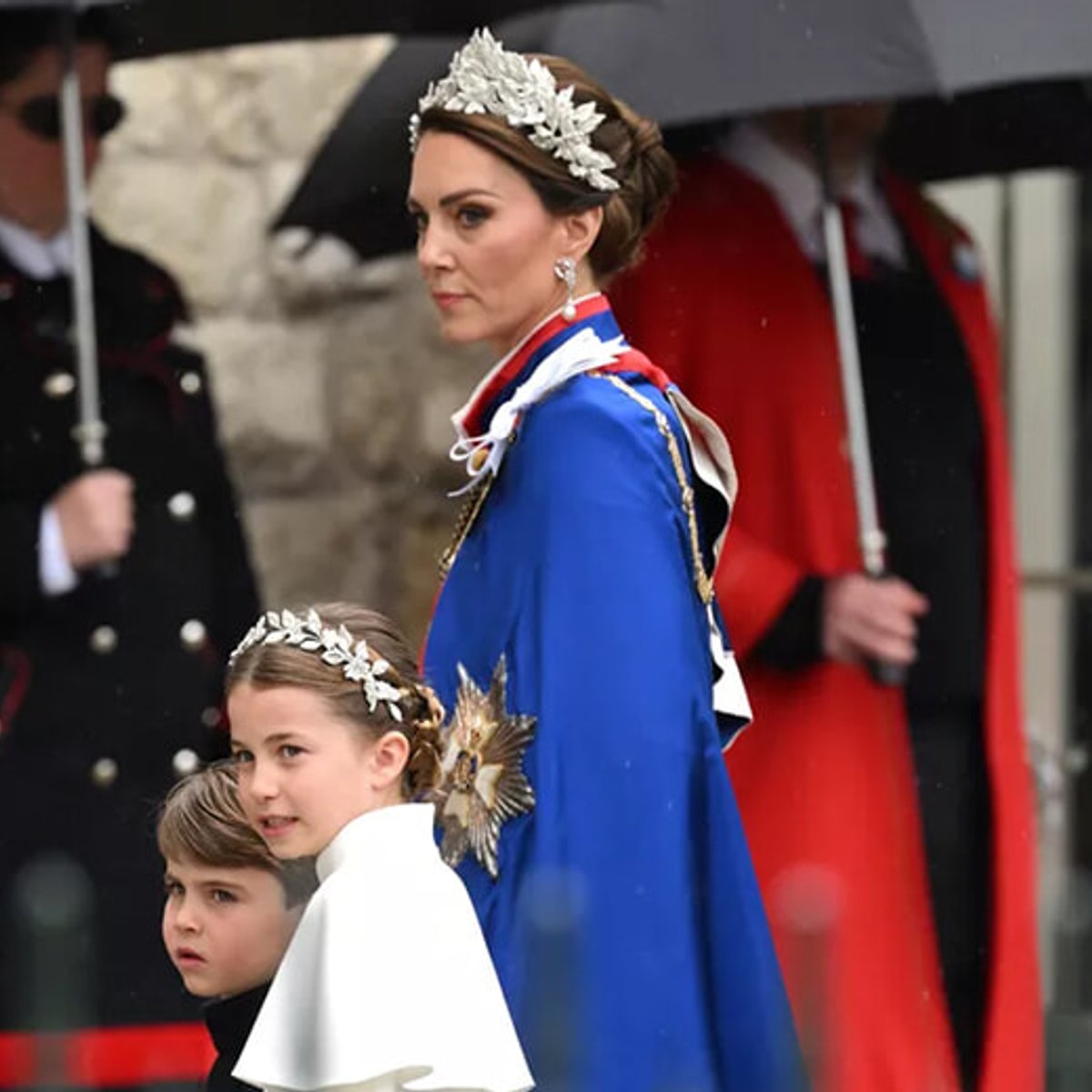 キャサリン皇太子妃、戴冠式は白いドレスで荘厳に！ | madameFIGARO.jp
