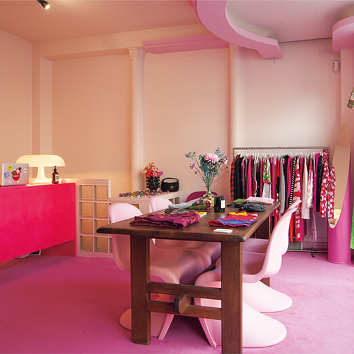 いまパリでは、オンライン発のヴィンテージショップが大人気！