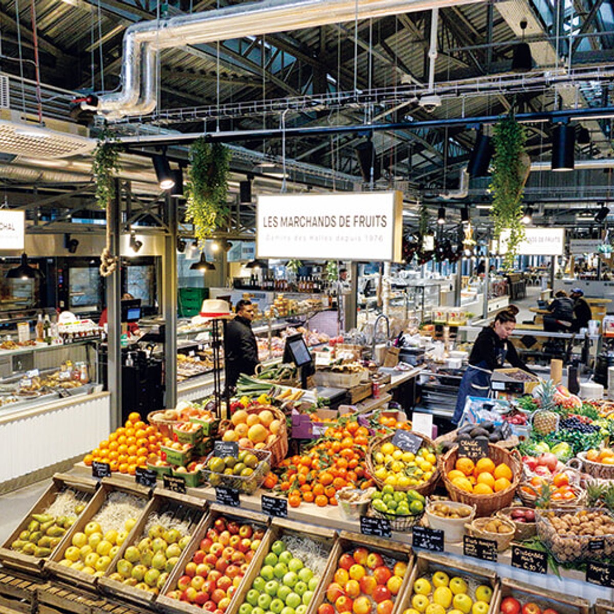 エリアの新たな顔となるマルシェ＆グルメスタンド。