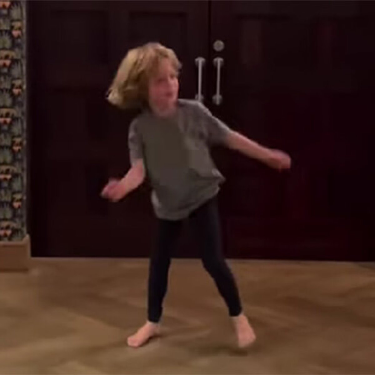 ミック・ジャガーの6歳の息子、踊る姿が父に激似と話題に！