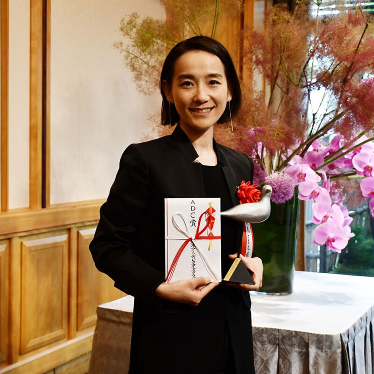 篠原ともえの革きものが日本最高峰の「ADC賞」受賞。