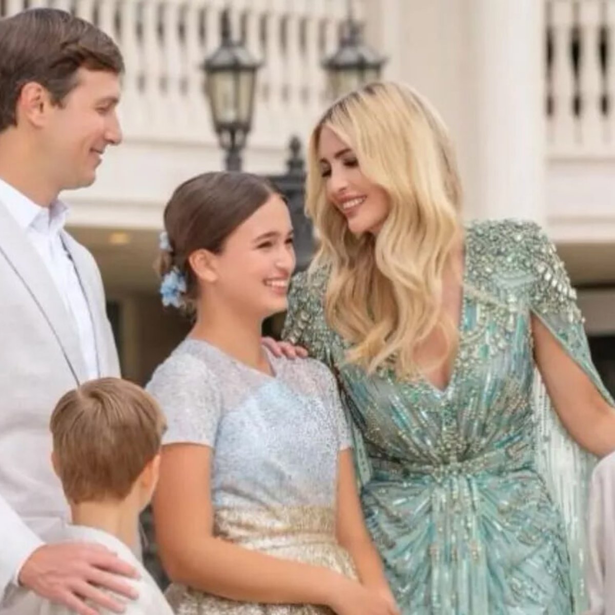 イヴァンカ・トランプ、娘の儀式にキャサリン皇太子妃が着たドレスで登場！