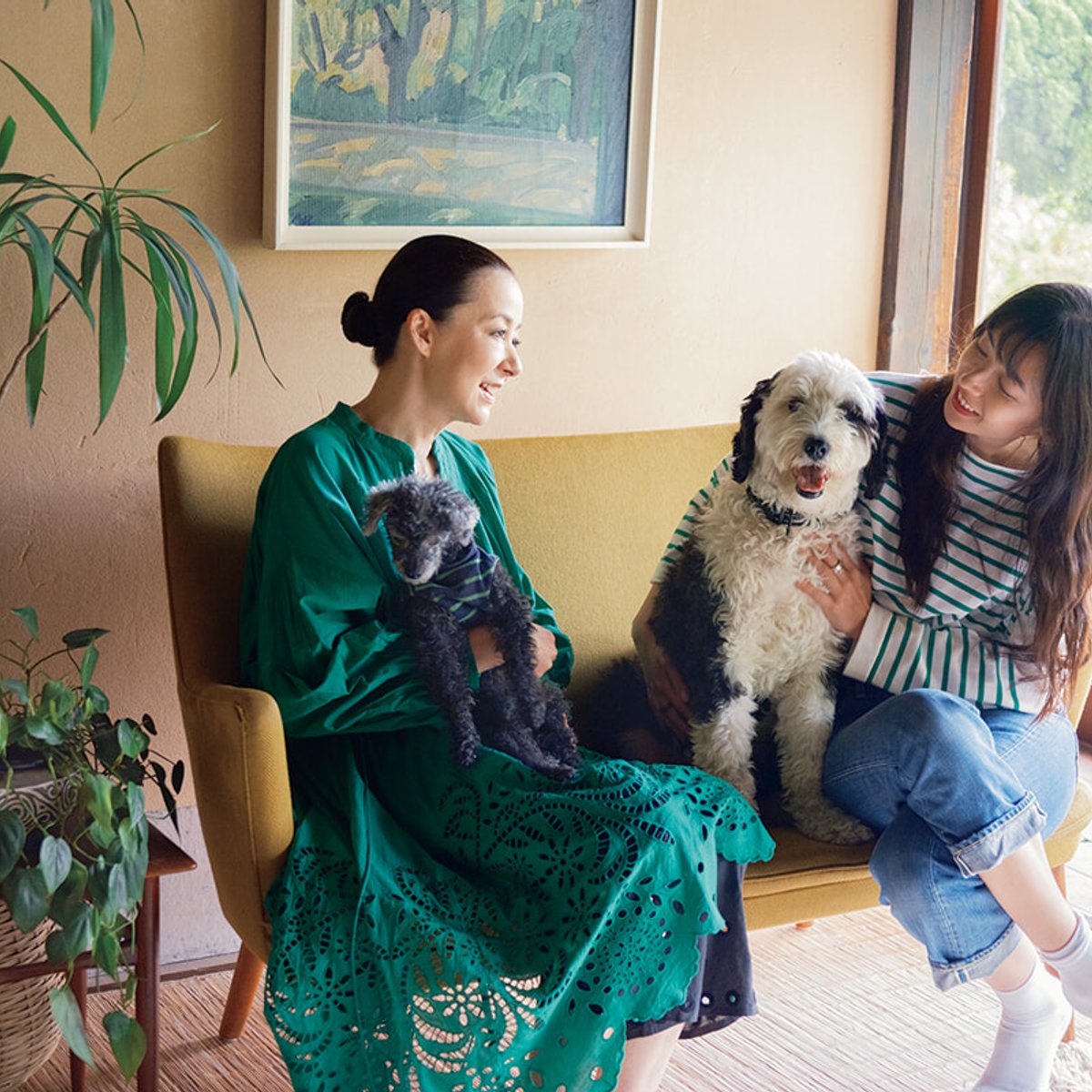 桐島かれんと桐島はんな、犬と暮らす家族の形。