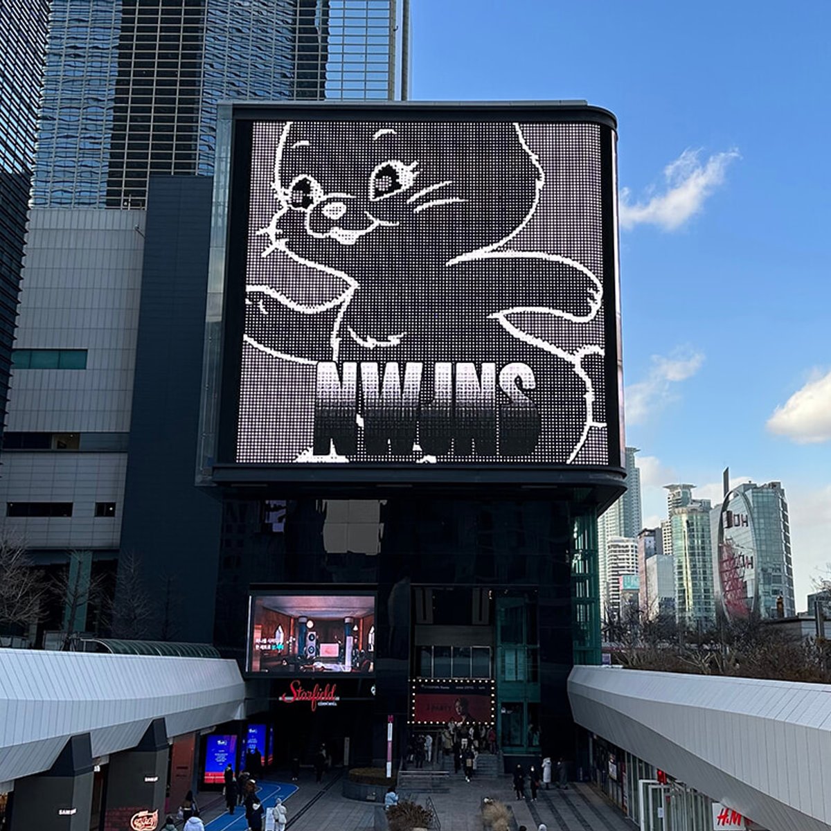 “BTSの妹”NewJeansを生んだ異色の事務所代表、ミン・ヒジンとは？