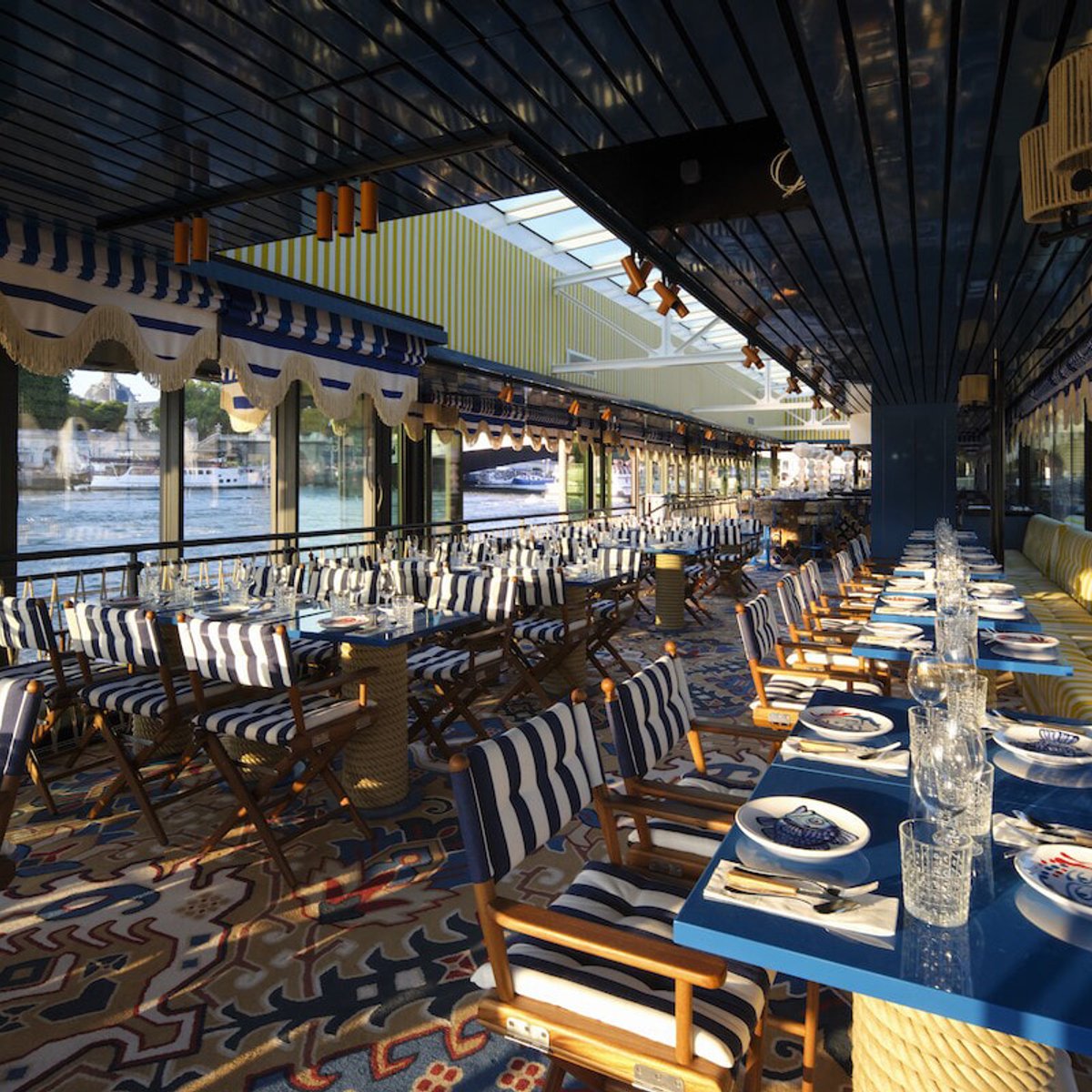 セーヌ船上レストラン、リヴィエラ・フーガで地中海リゾートの悦楽。
