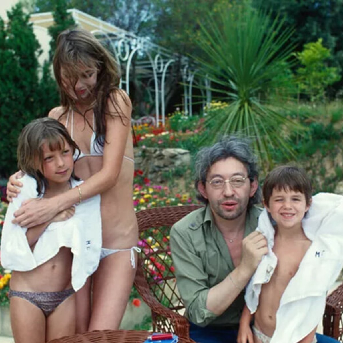 写真で振り返る、ジェーン・バーキンと愛する3人の娘たち。